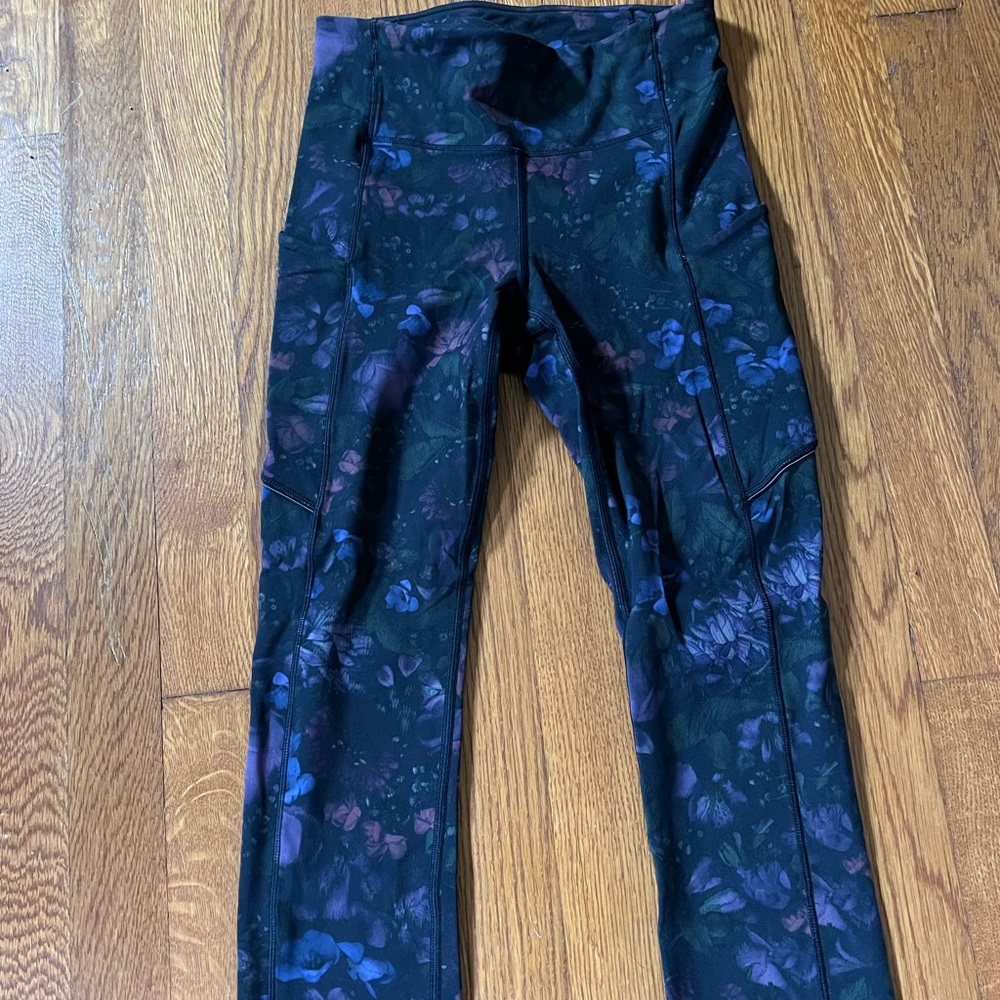 Lululemon speed up crop size 2 frozen floral